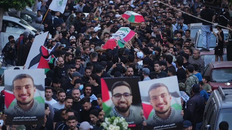 ضحايا وإصابات في صفوف الإيرانيين مع استمرار "الضربات القاسية" الأمريكية