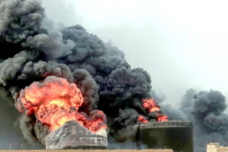 Intense airstrikes hit Hodeidah port amid escalating tensions in the Red Sea