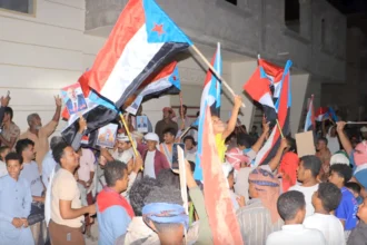 غضب في جنوب اليمن.. مظاهرات حاشدة ترفض أي تسوية تمنح الحوثيين نفوذًا