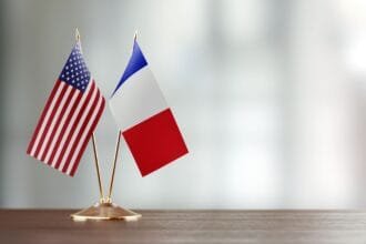 فرنسا والولايات المتحدة تبحثان آليات تنفيذ التفاهمات مع إيران وتطورات الملف النووي
