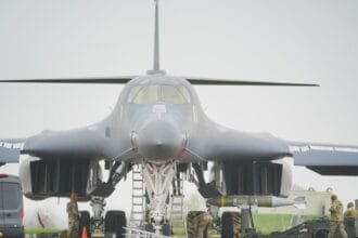 قاذفات B-1 الأمريكية تدخل حرب إيران وتعثر جهود الوساطة القطرية