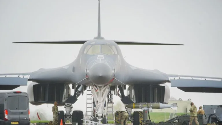 US B-1 bombers enter the Iran war, thwarting Qatari mediation efforts