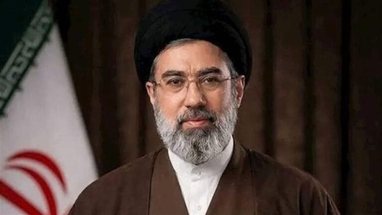 واشنطن تعزل مجتبى خامنئي ماليا.. وإيران تتهم أمريكا بـ "انتهاك التفاهمات"