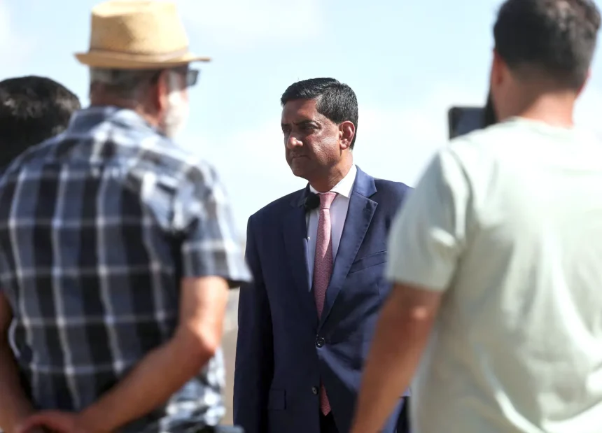مستوطنون إسرائيليون يحتجزون نائبًا أمريكيًا خلال زيارة للضفة الغربية والجيش يتدخل لإنهاء الواقعة