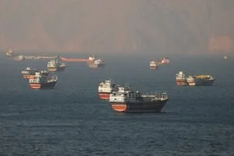From 13 to 7 ships... figures reveal the truth about the paralysis in the Strait of Hormuz
