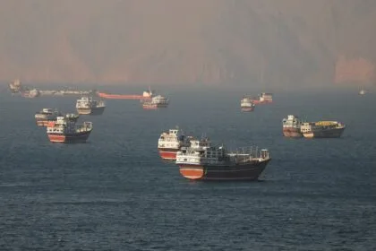 From 13 to 7 ships... figures reveal the truth about the paralysis in the Strait of Hormuz
