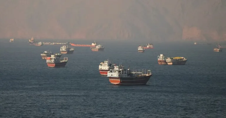 From 13 to 7 ships... figures reveal the truth about the paralysis in the Strait of Hormuz