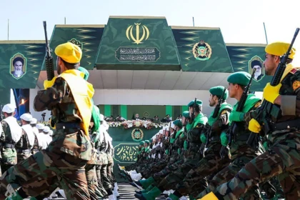 مقتل 3 من عناصر الحرس الثوري في غارات أمريكية على إيران