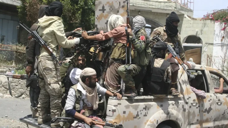 Despite "massive reinforcements," the Houthis fail to seize strategic locations in Hays, western Yemen