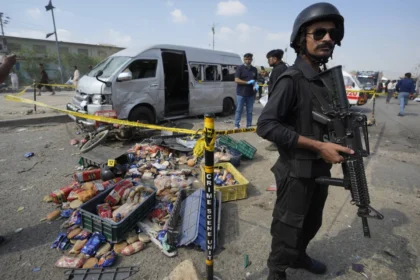 Terrorist attack injures 4 police officers in northwest Pakistan