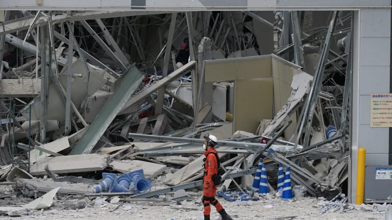 A new earthquake strikes Kumamoto in Japan after the Kyushu disaster that killed 28 people