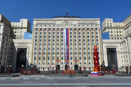 Russian Defense Ministry: 140 Ukrainian drones shot down, attacks escalate deep inside Russia