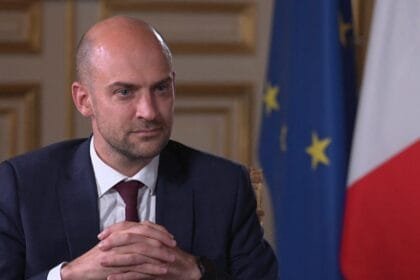Paris calls for calm: "There are no winners in a war between Washington and Tehran."