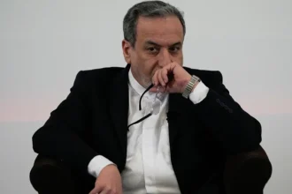 عراقجي يتهم أمريكا بانتهاك التفاهمات، وترامب يؤكد استمرار المباحثات مع إيران