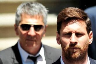 Messi returns to Rosario after his father's death to participate in the farewell ceremony