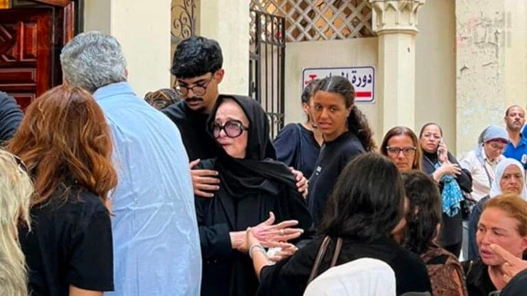 Naglaa Fathy bids farewell to her daughter, Yasmine Abu El-Naga, as she is laid to rest.