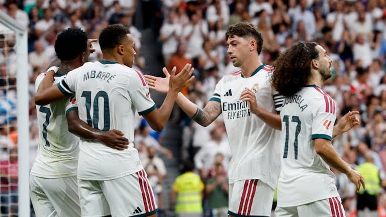 Real Madrid thrash Malaga 4-1 and continue their strong start in La Liga