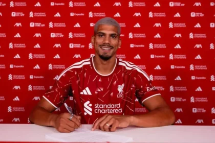 Liverpool announce the signing of Ronald Araujo from Barcelona on loan.
