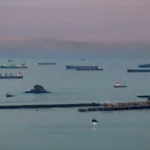Hormuz Strait Crisis: Shipping Declines as Markets Await the Outcome of Iranian-Omani Talks