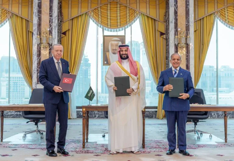 The Guardian: Houthi attacks are the first test of the Saudi-Turkish-Pakistani agreement