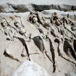 اكتشاف صادم بعد 2600 عام.. جثث مقيدة في قبر جماعي تكشف لغزًا غامضًا من العصور القديمة