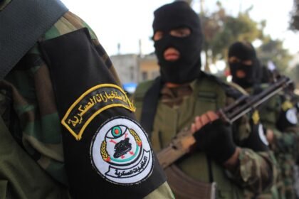 Military intelligence announces the arrest of 19 wanted individuals in 6 Iraqi provinces