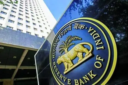 The Reserve Bank of India keeps the interest rate unchanged at 5.25%