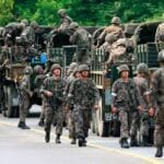 حادثة حدودية نادرة: طلقاتRare border incident: South Korean warning shots force North Korean soldiers to retreatتحذيرية كورية جنوبية تجبر جنودا شماليين على التراجع