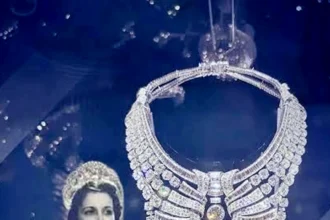 الحكاية الغامضة لعقد الملكة نازلي المسروق في فيينا