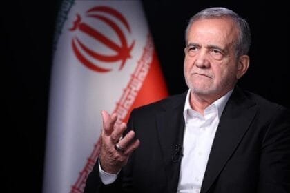 "الجمود الاقتصادي" يعرقل طموحات إيران.. الرئيس الإيراني: الاستثمار يحتاج إلى إصلاحات حقيقية