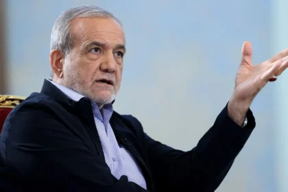 الرئيس الإيراني يدفع نحو التفاهم مع واشنطن لإنهاء جمود الحرب