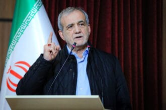 الرئيس الإيراني يشترط رفع العقوبات والإفراج عن الأموال المجمدة لتسوية أزمة هرمز
