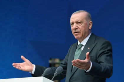 أردوغان يصل جدة وتوقعات باتفاقية دفاع مشترك بين السعودية وتركيا وباكستان