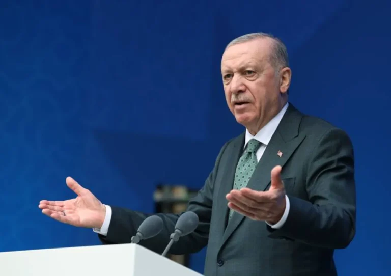 أردوغان يصل جدة وتوقعات باتفاقية دفاع مشترك بين السعودية وتركيا وباكستان