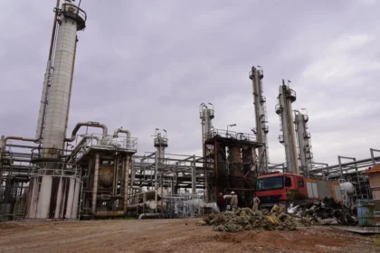 Widespread controversy after the termination of 95 employees... Criticism of the Syrian Petroleum Company's decisions