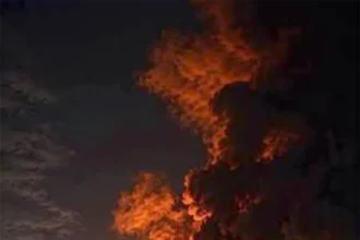 Two explosions near the entrance to the Strait of Hormuz... Iran speaks of an operation against "hostile targets"