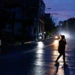 انهيار شامل للشبكة الكهربائية في كوبا وإغراق الجزيرة في الظلام وسط أزمة وقود حادة
