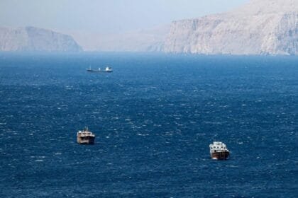 استمرار تراجع الشحن عبر مضيق هرمز لليوم الثاني وسط مخاوف من تداعيات التوترات الإقليمية