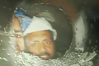 Water leak and debris trap workers... 20 killed and injured inside a tunnel under construction in India