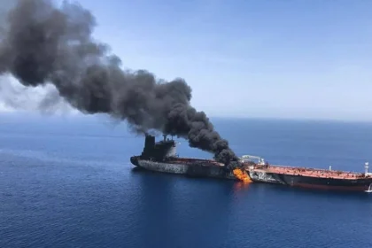 The British Navy announces that a cargo ship was hit by a projectile in the Strait of Hormuz