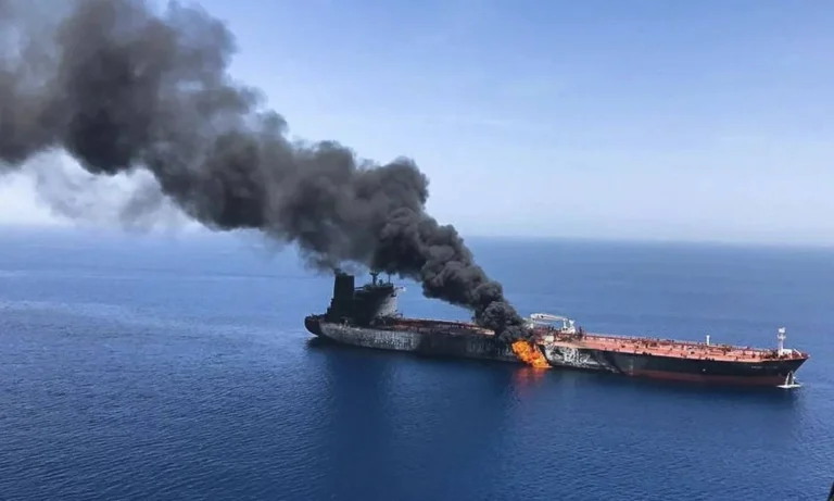 The British Navy announces that a cargo ship was hit by a projectile in the Strait of Hormuz