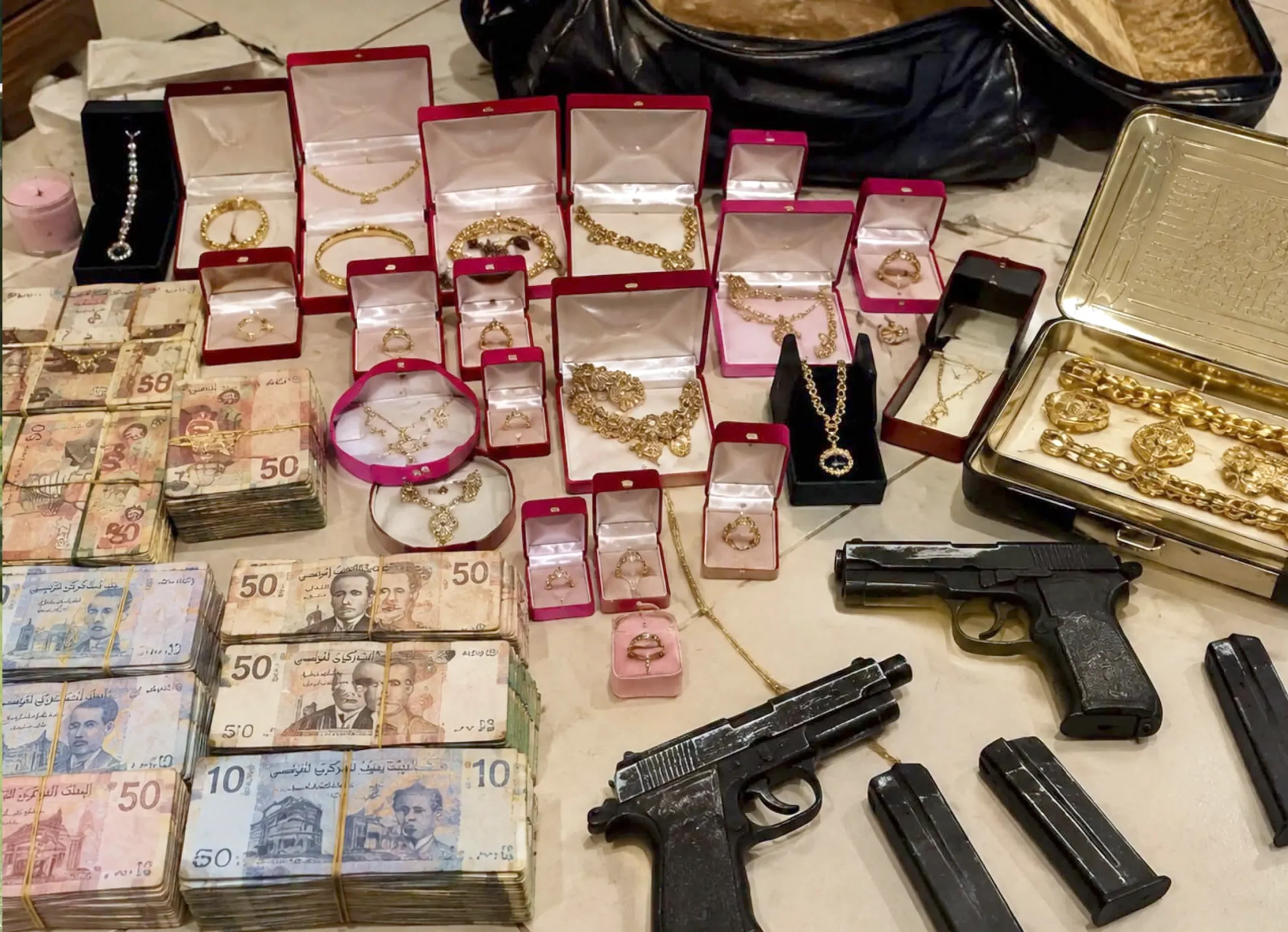 Tunisia: Weapons, ammunition, and jewelry found in the home of a governor arrested on corruption charges
