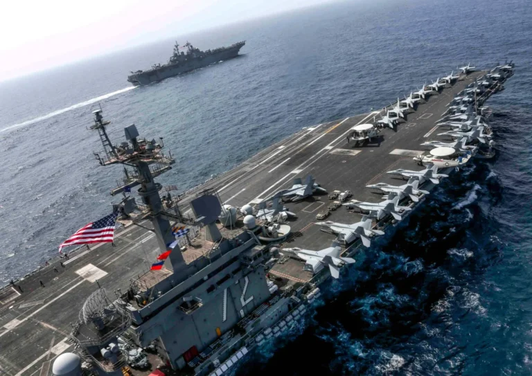 The commander of U.S. Central Command praises the performance of the "Abraham Lincoln" crew amid operational pressures