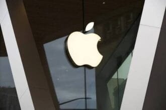 أبل تحذر مستخدميها من برامج تجسس متطورة وتكشف طرق الحماية