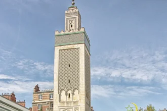 صرح إسلامي في قلب فرنسا.. حكاية مسجد باريس الكبير عبر قرن من الزمن