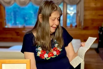 A box of secrets reveals 300 love letters from World War II