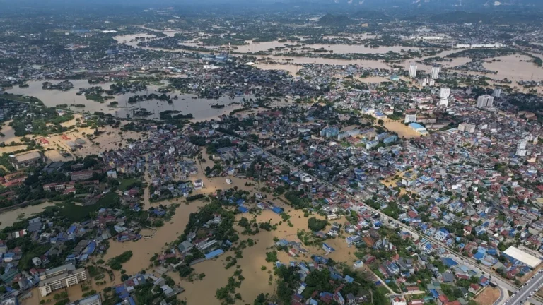 Widespread flooding hits Nghe An province in central Vietnam, causing loss of life and property damage