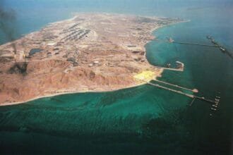 Environmental disaster on Iran's Qeshm Island: Oil pollution invades protected mangrove forests