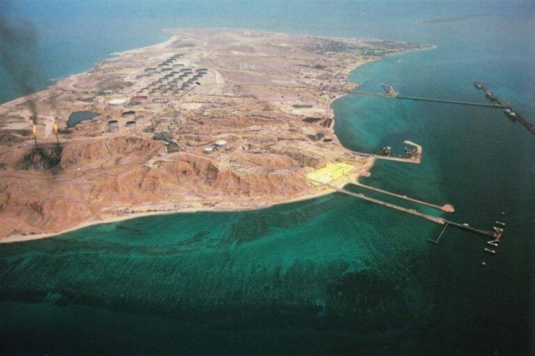 Environmental disaster on Iran's Qeshm Island: Oil pollution invades protected mangrove forests