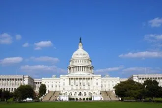 مجلس الشيوخ الأمريكي يقر تمويلا مؤقتا لتجنب إغلاق حكومي وشيك
